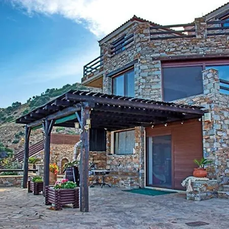 Private Pool Seaside Karnagio Ferienhaus